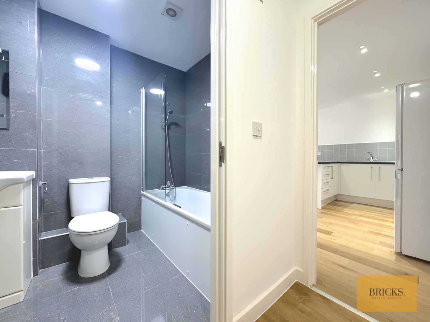 CrHlYdRvek2ZXmN-1K9Bxw